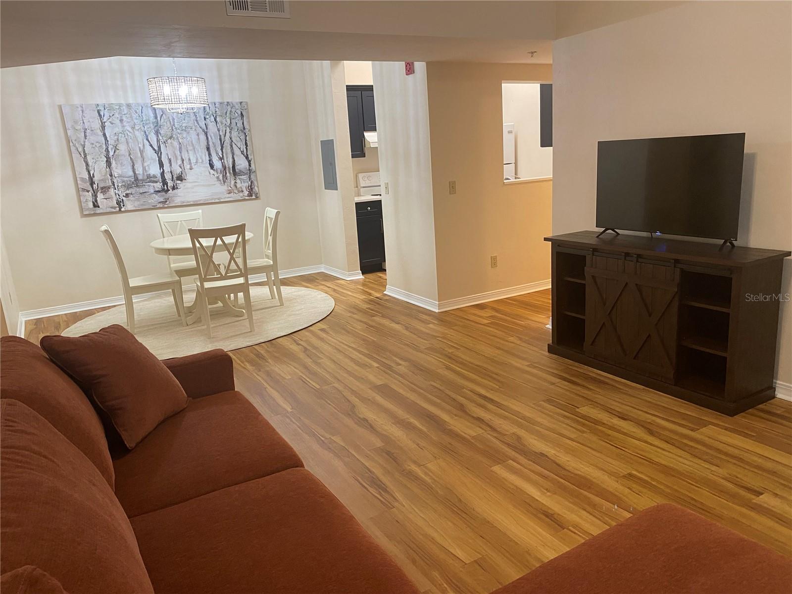 Gorgeous, Furnished 3/2 at Campus Edge Completely Renovated!
Completely new inside! You can see the UF Baseball stadium from the parking lot! Great location if you have a moped or bike. Safe routes that get you across campus are right in front of this picturesque property.
This third floor, vaulted ceiling, three bedroom, two bathroom has a large, private window view for each bedroom. Your room will overlook a small pond with grass, trees, and wading birds. This magical setting is a truly unique find so close to campus.
This home has been completely redone and has brand new furniture throughout. Tastefully decorated, you will feel right at home in just a few moments of walking in the door. The spacious laundry room has space for clothes, supplies, and extra storage.
This is an amazing opportunity to have a spectacular oasis at Campus Edge.
No pets allowed due to allergies.