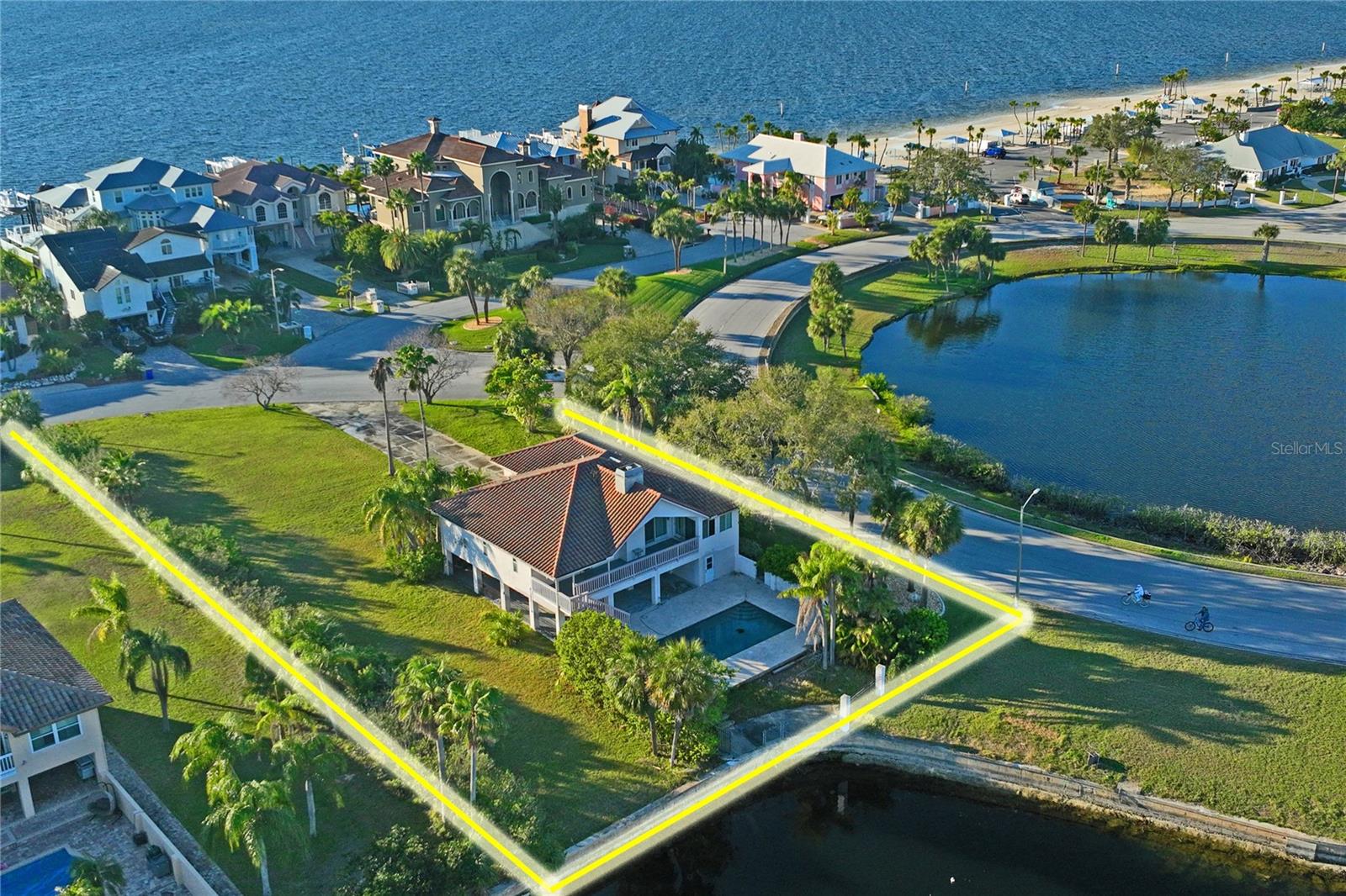 5240 WESTSHORE DRIVE