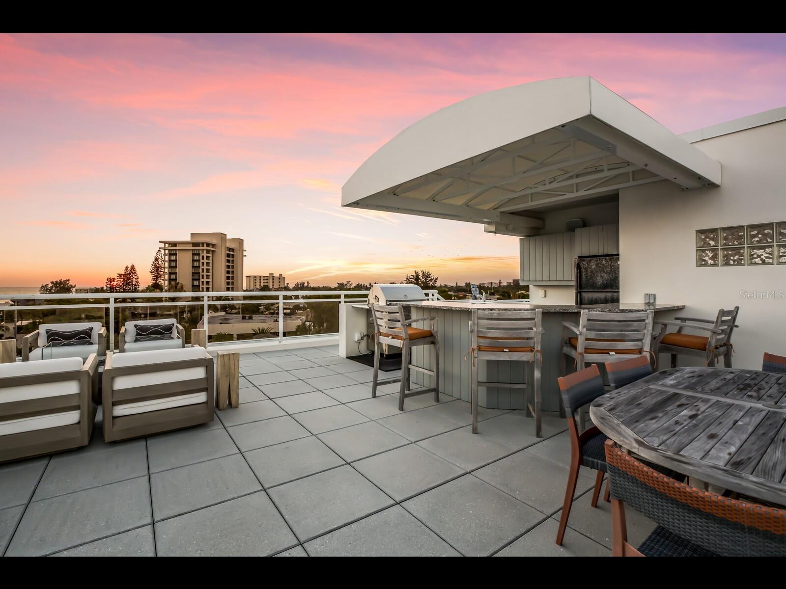 SIESTA BEACH VILLAS - Residential