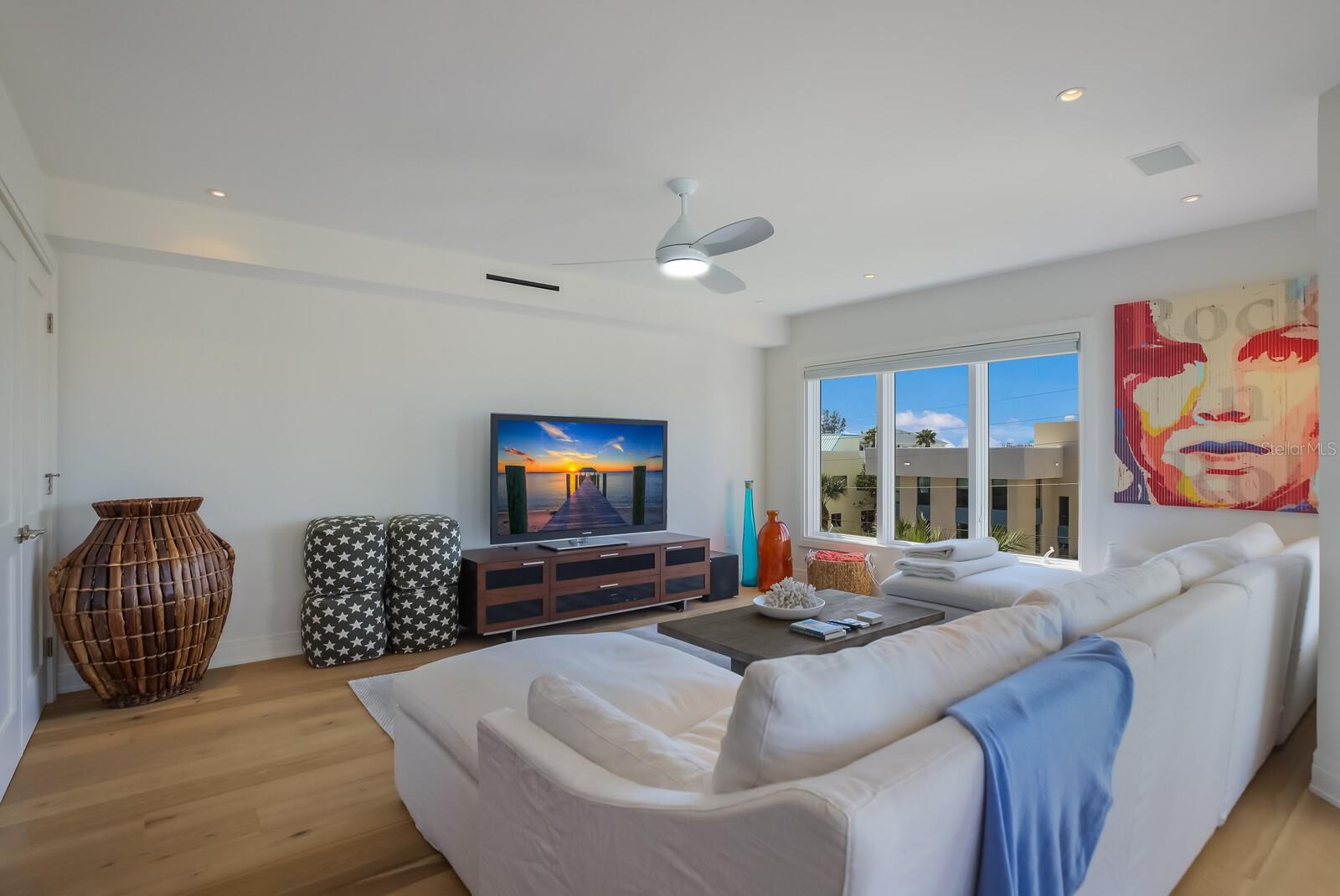 SIESTA BEACH VILLAS - Residential