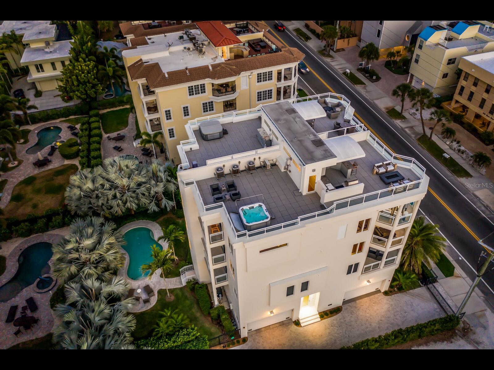 SIESTA BEACH VILLAS - Residential