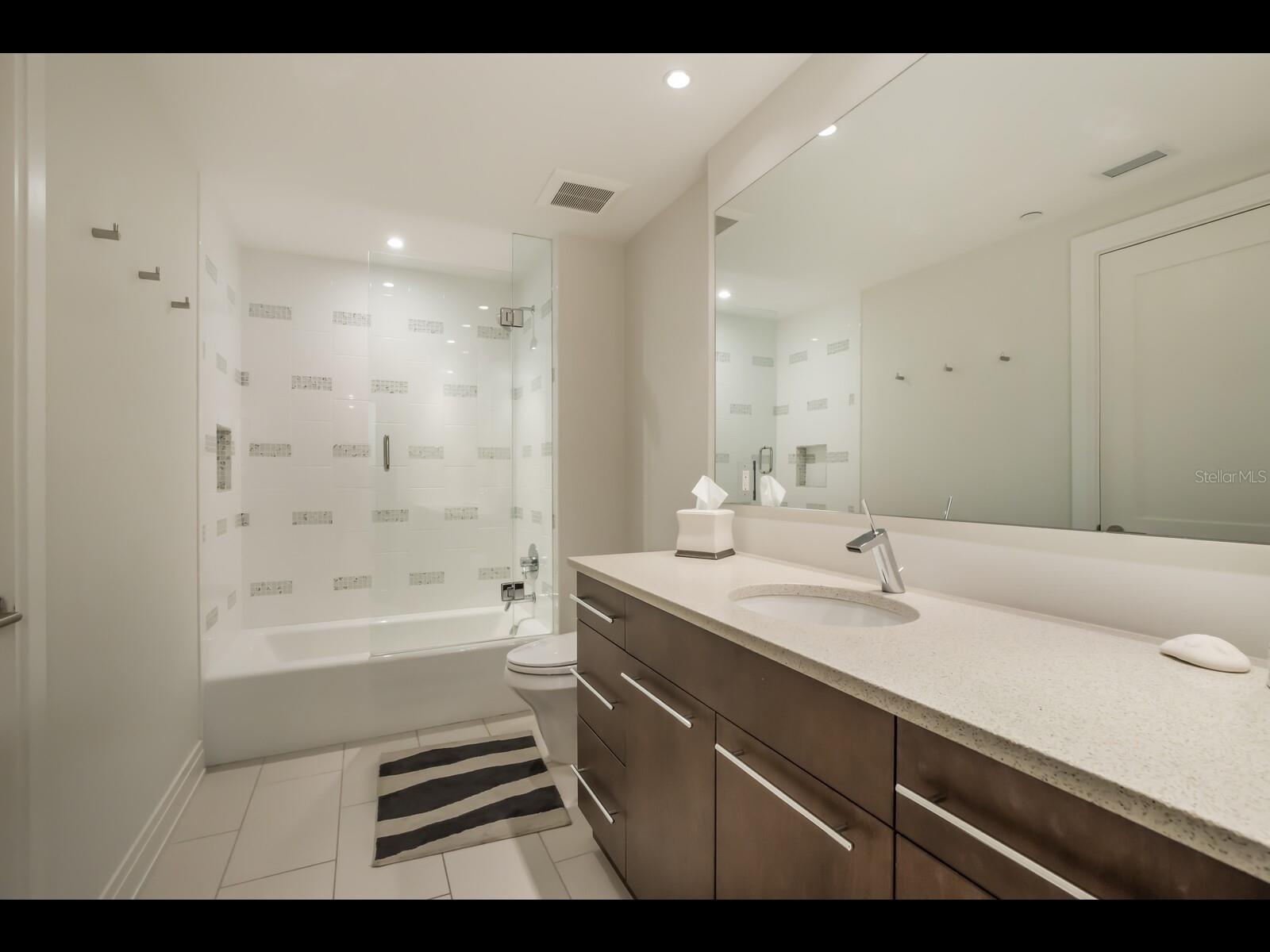 SIESTA BEACH VILLAS - Residential