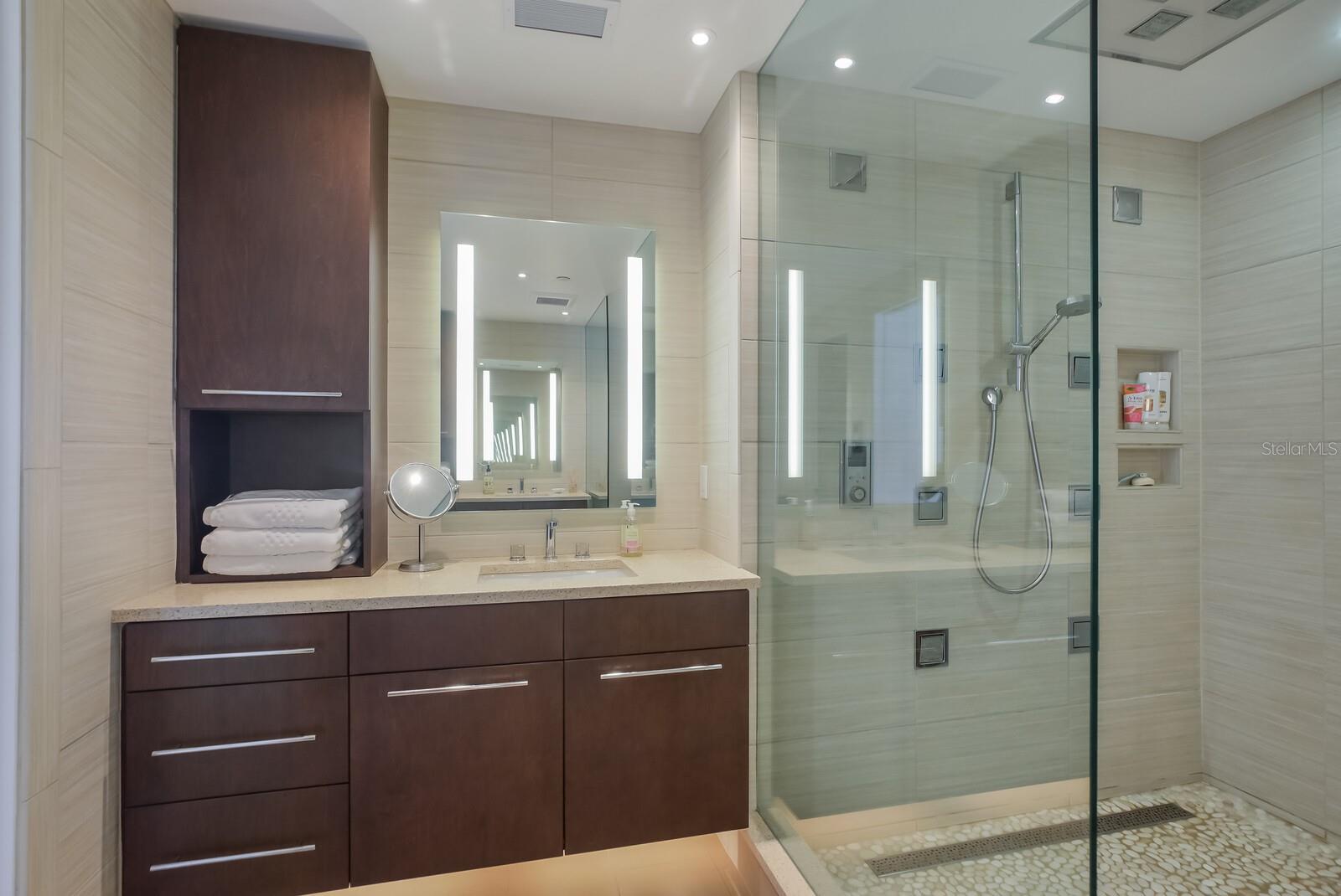 SIESTA BEACH VILLAS - Residential