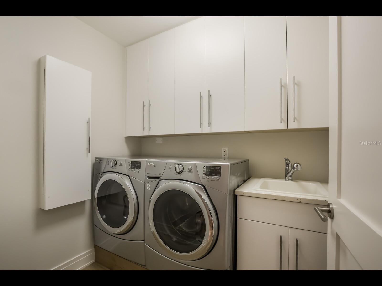 SIESTA BEACH VILLAS - Residential