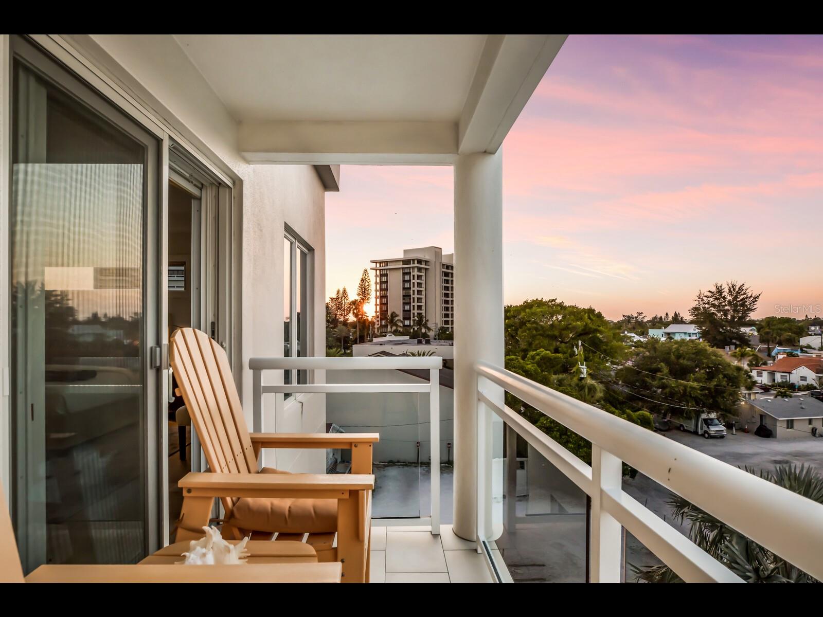 SIESTA BEACH VILLAS - Residential