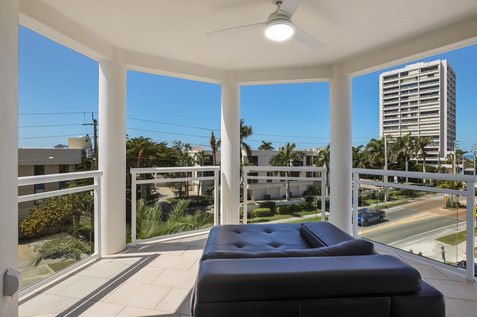 SIESTA BEACH VILLAS - Residential