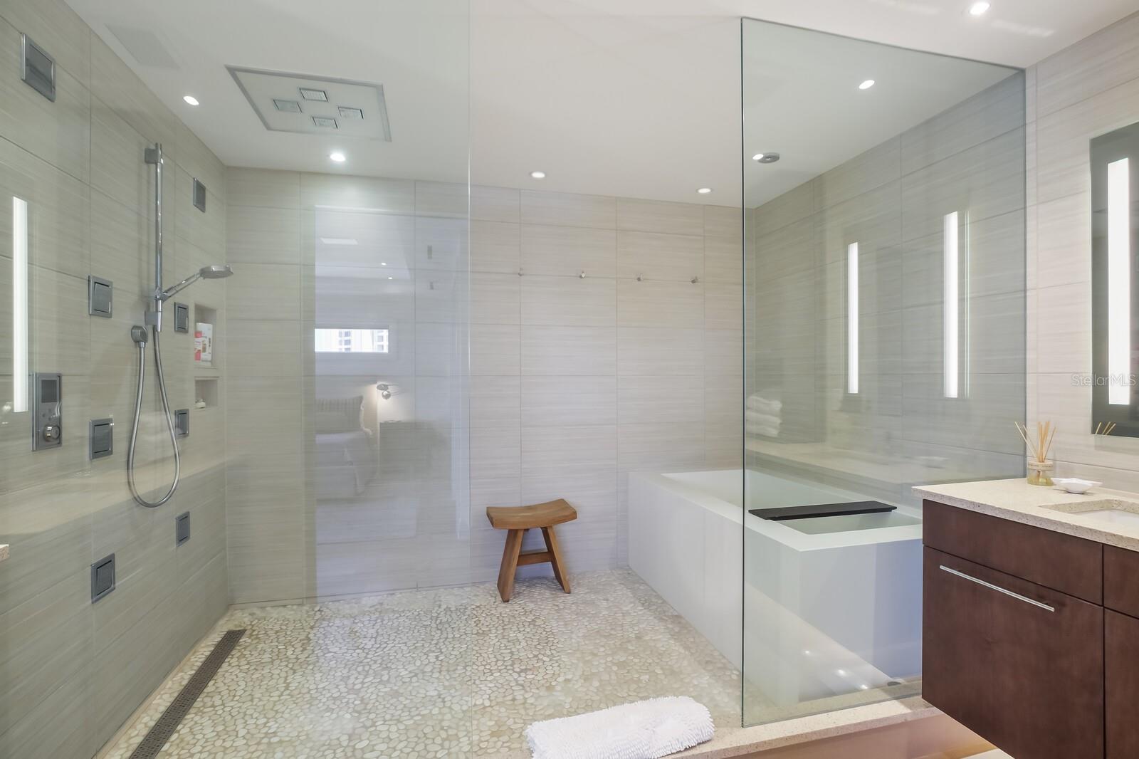 SIESTA BEACH VILLAS - Residential