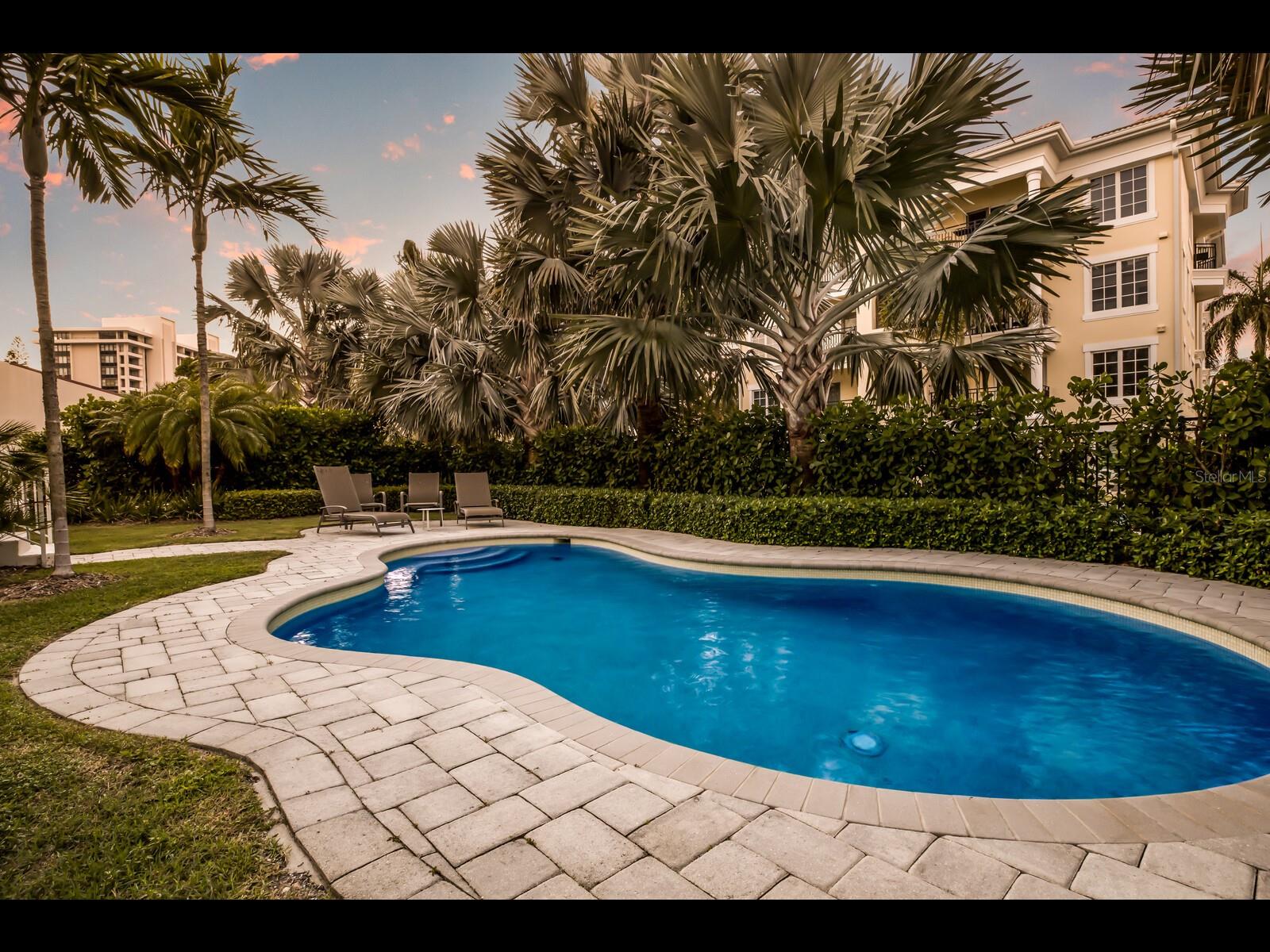 SIESTA BEACH VILLAS - Residential
