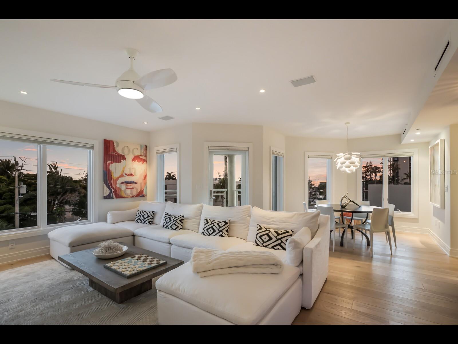 SIESTA BEACH VILLAS - Residential