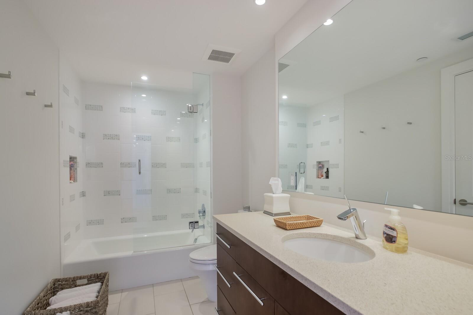 SIESTA BEACH VILLAS - Residential