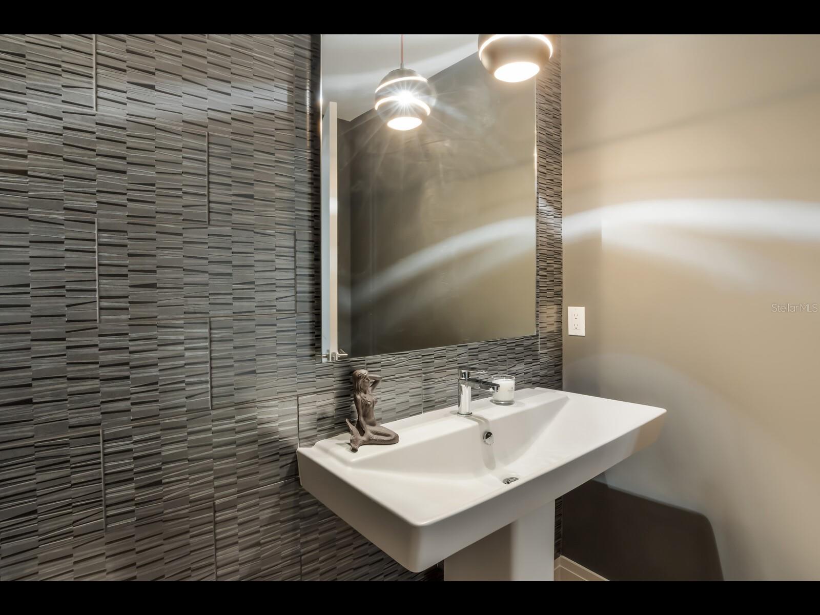 SIESTA BEACH VILLAS - Residential