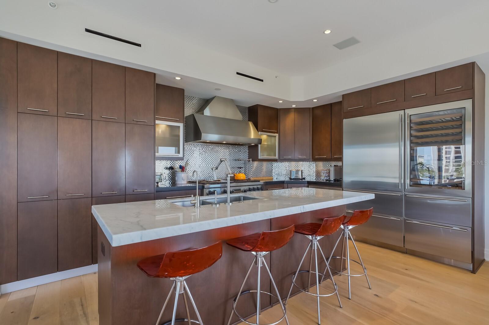 SIESTA BEACH VILLAS - Residential