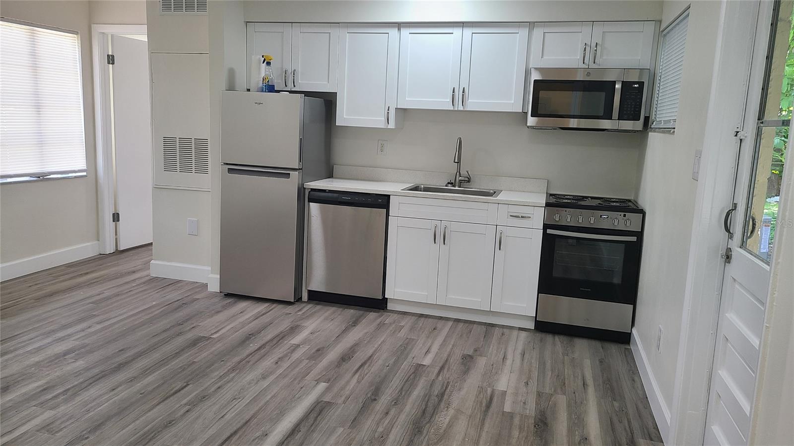 DAVIS ISLANDS - Residential Lease