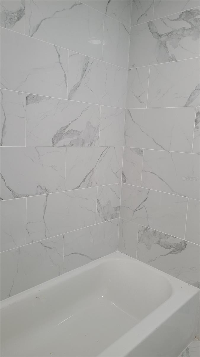 DAVIS ISLANDS - Residential Lease