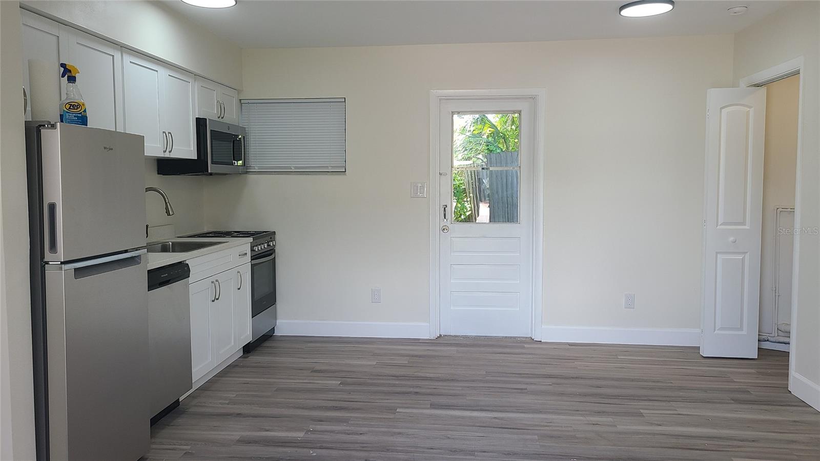 DAVIS ISLANDS - Residential Lease