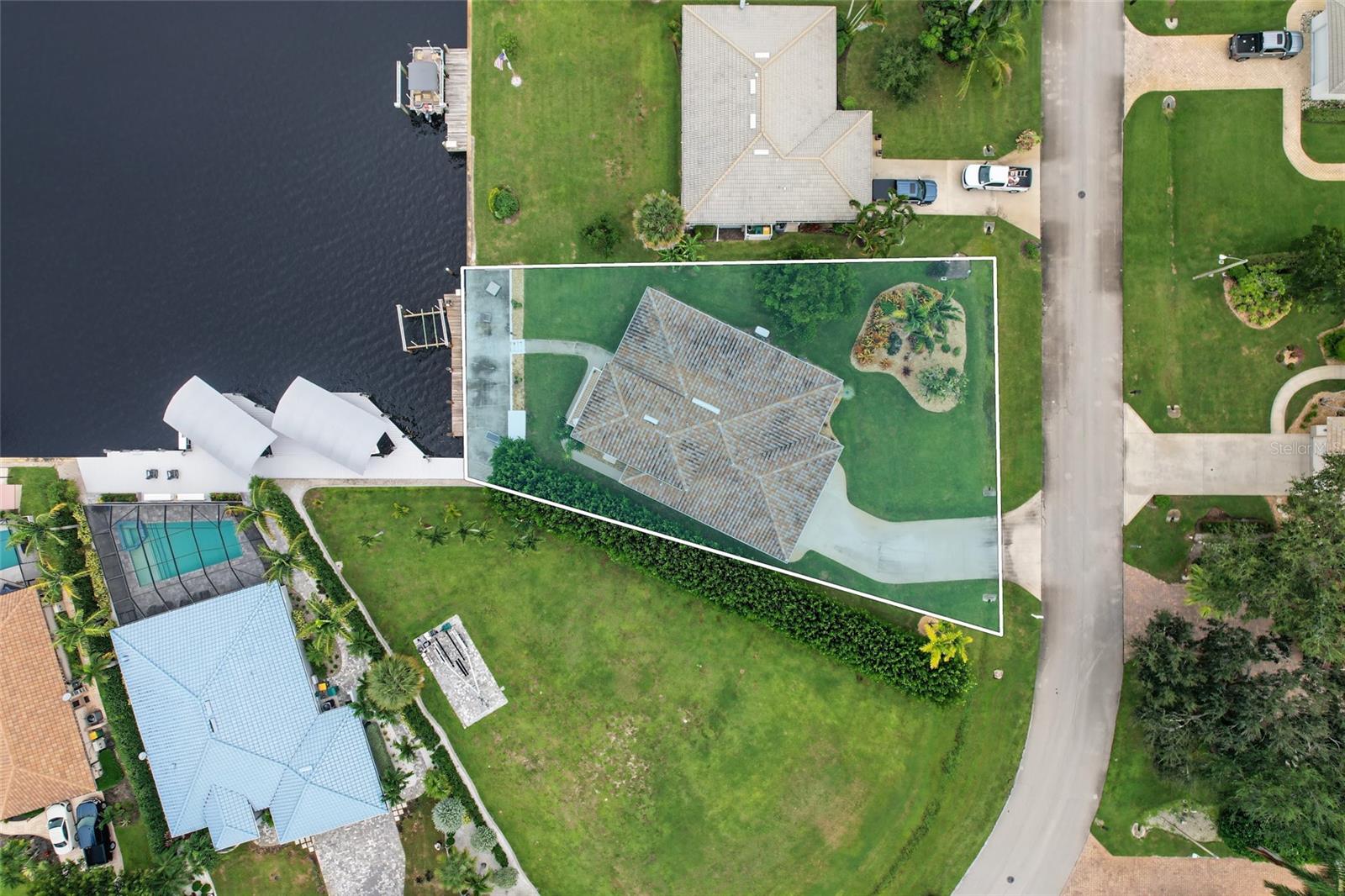111 NEWPORT CAY