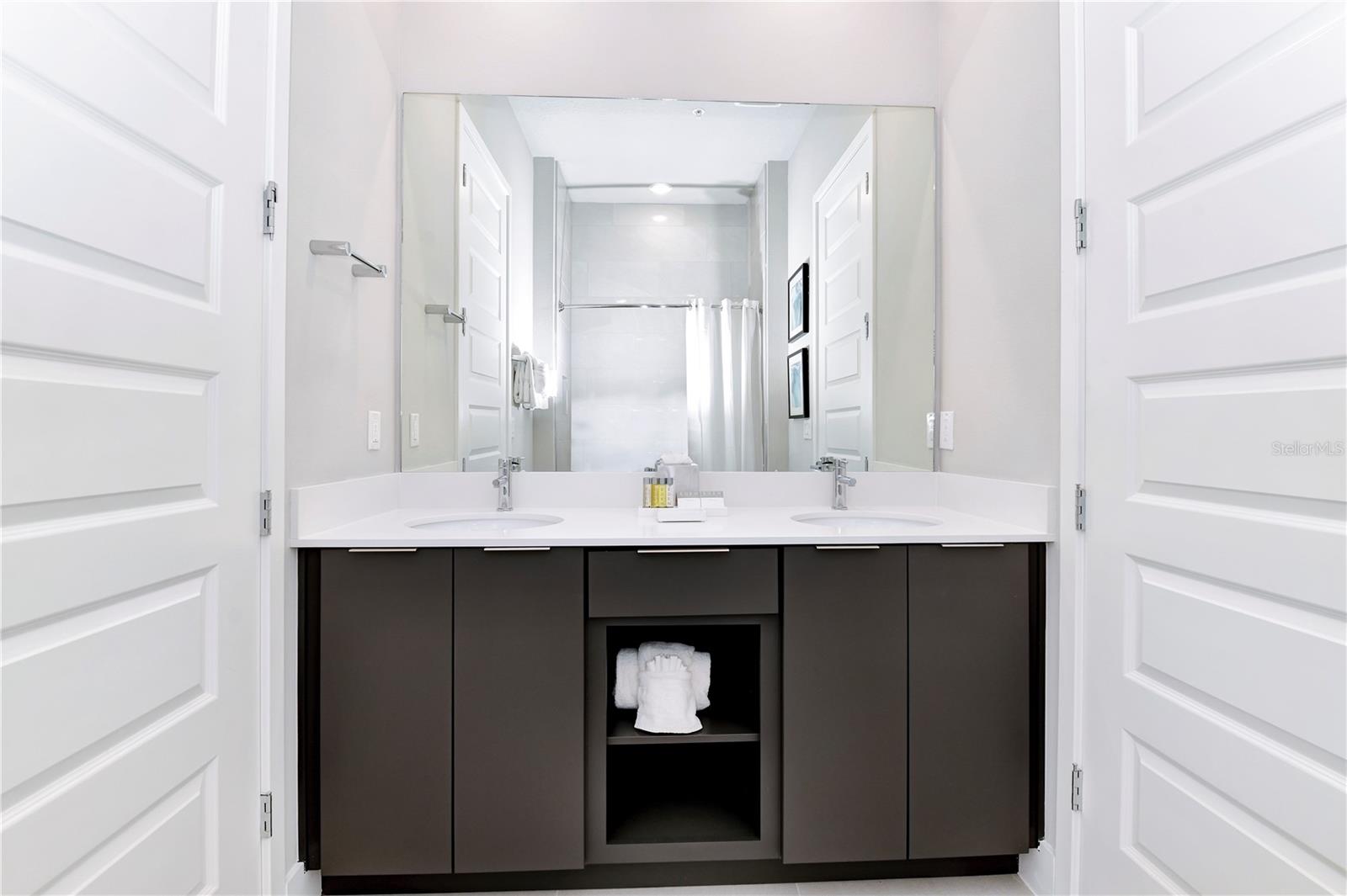 SPECTRUM AT REUNION CONDO PH 2A OR 5776/2995 UNIT - Residential Lease