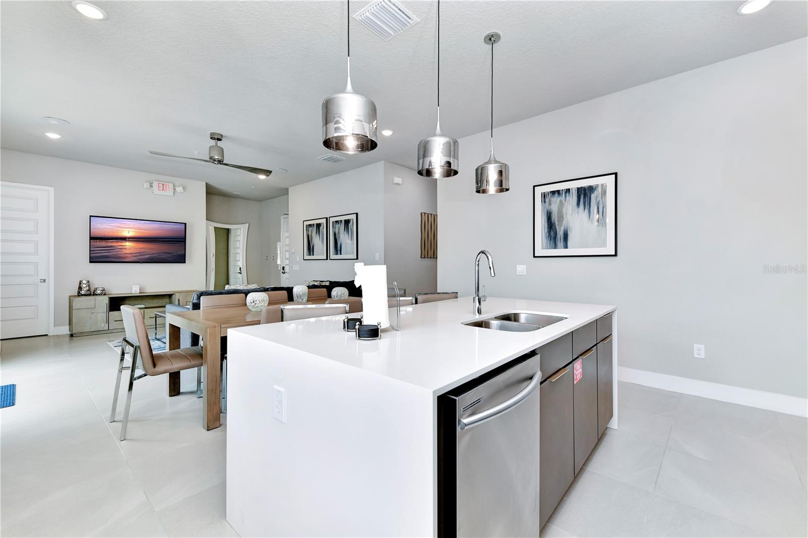 SPECTRUM AT REUNION CONDO PH 2A OR 5776/2995 UNIT - Residential Lease