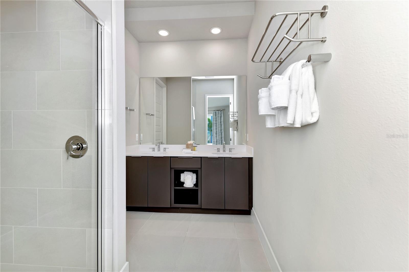 SPECTRUM AT REUNION CONDO PH 2A OR 5776/2995 UNIT - Residential Lease