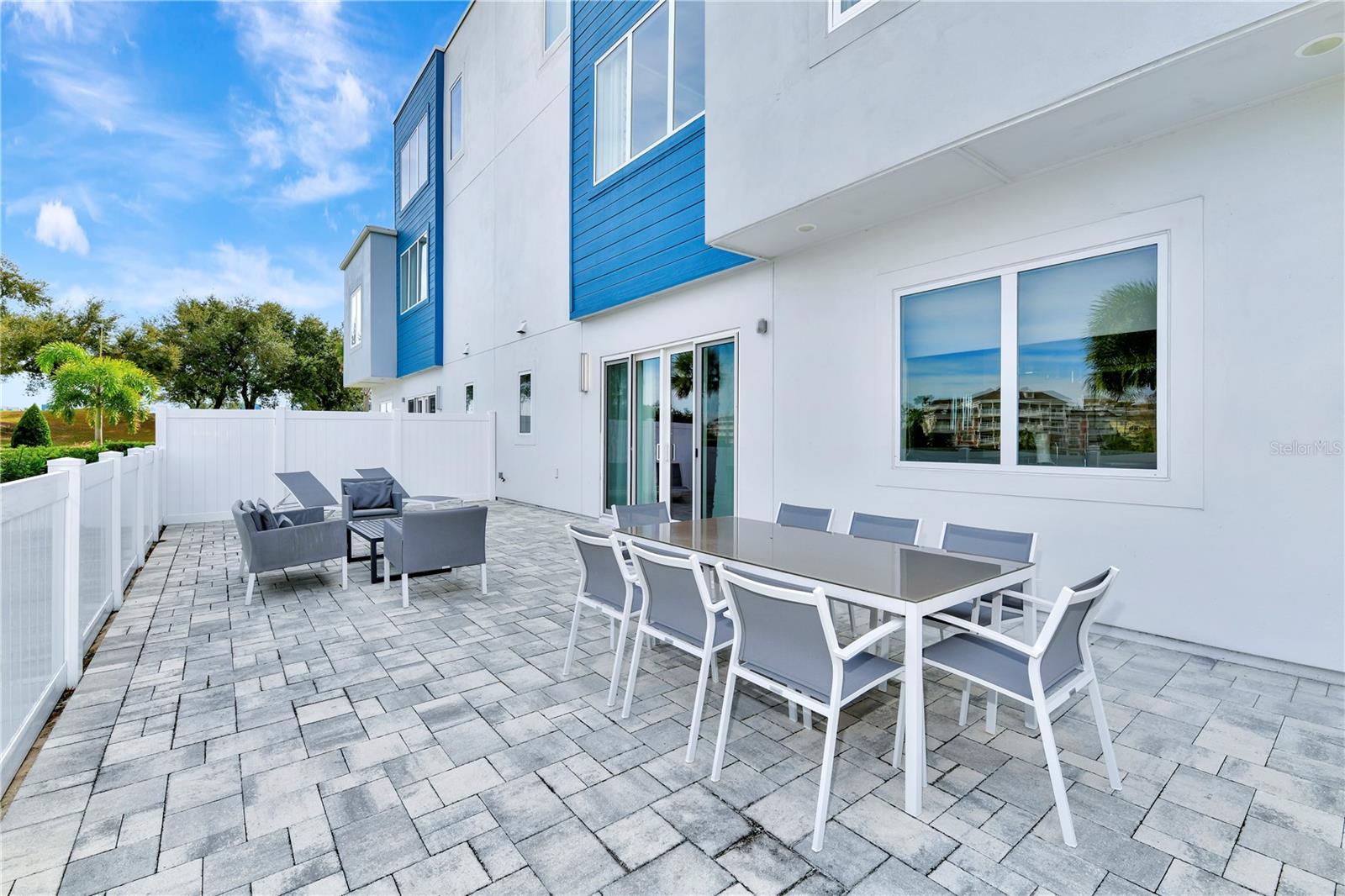 SPECTRUM AT REUNION CONDO PH 2A OR 5776/2995 UNIT - Residential Lease