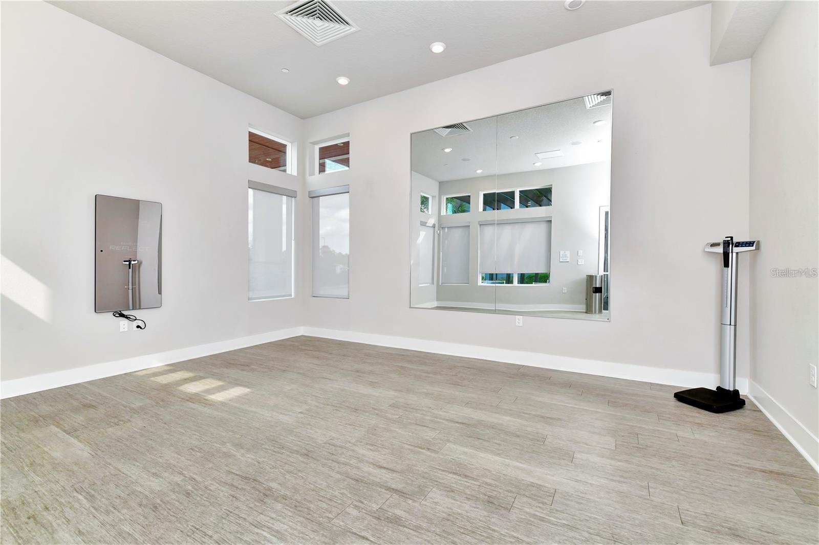 SPECTRUM AT REUNION CONDO PH 2A OR 5776/2995 UNIT - Residential Lease