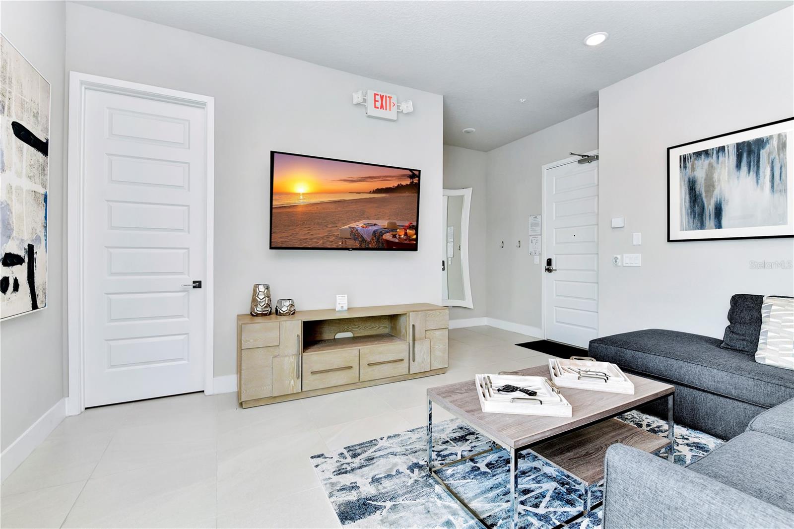 SPECTRUM AT REUNION CONDO PH 2A OR 5776/2995 UNIT - Residential Lease