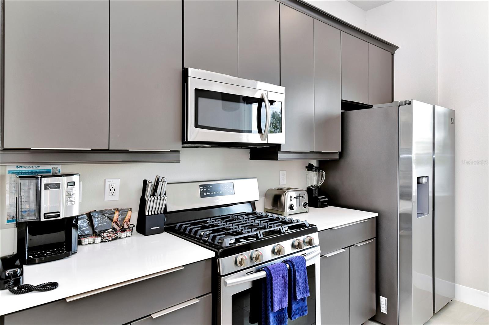 SPECTRUM AT REUNION CONDO PH 2A OR 5776/2995 UNIT - Residential Lease