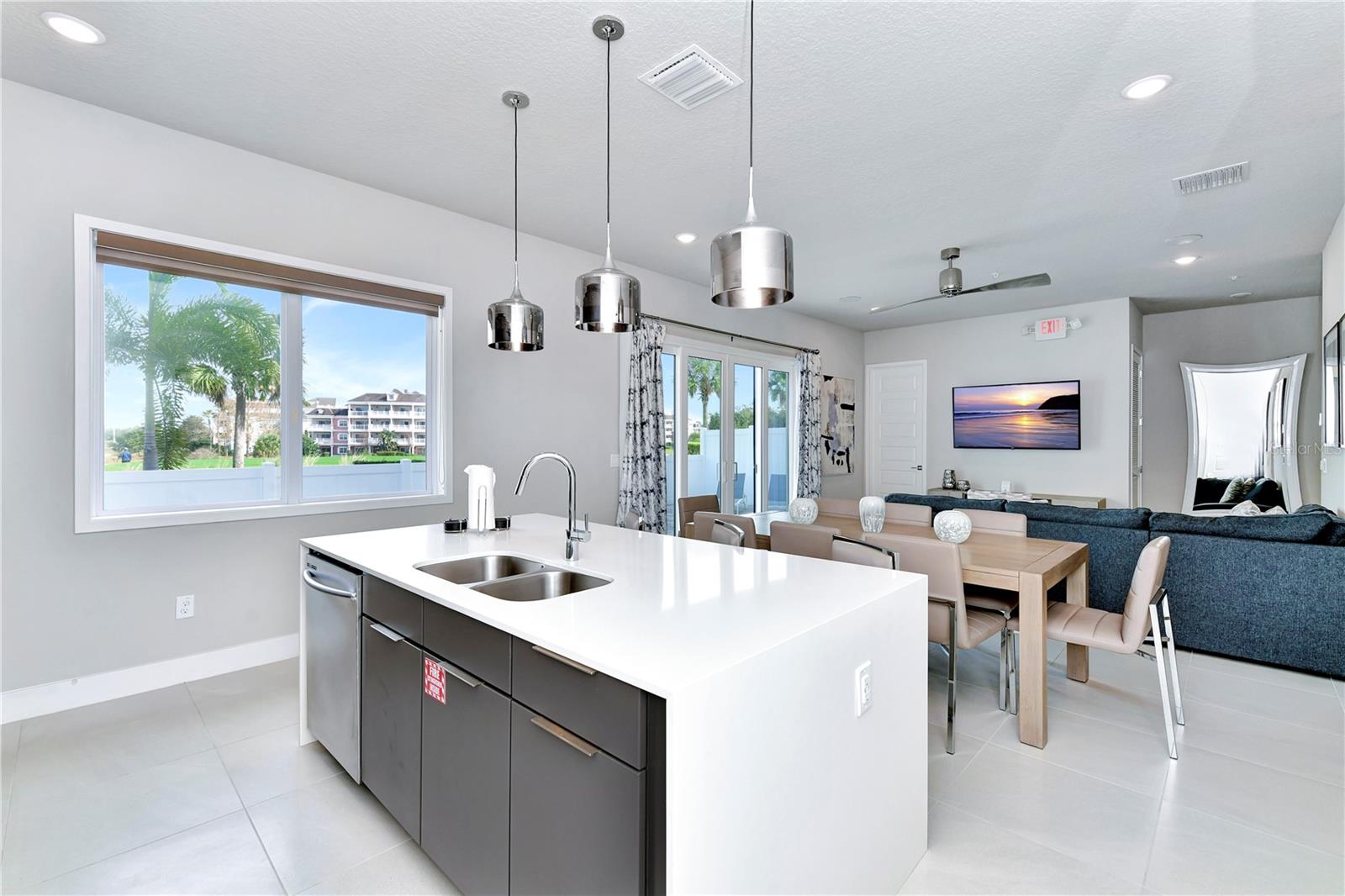 SPECTRUM AT REUNION CONDO PH 2A OR 5776/2995 UNIT - Residential Lease