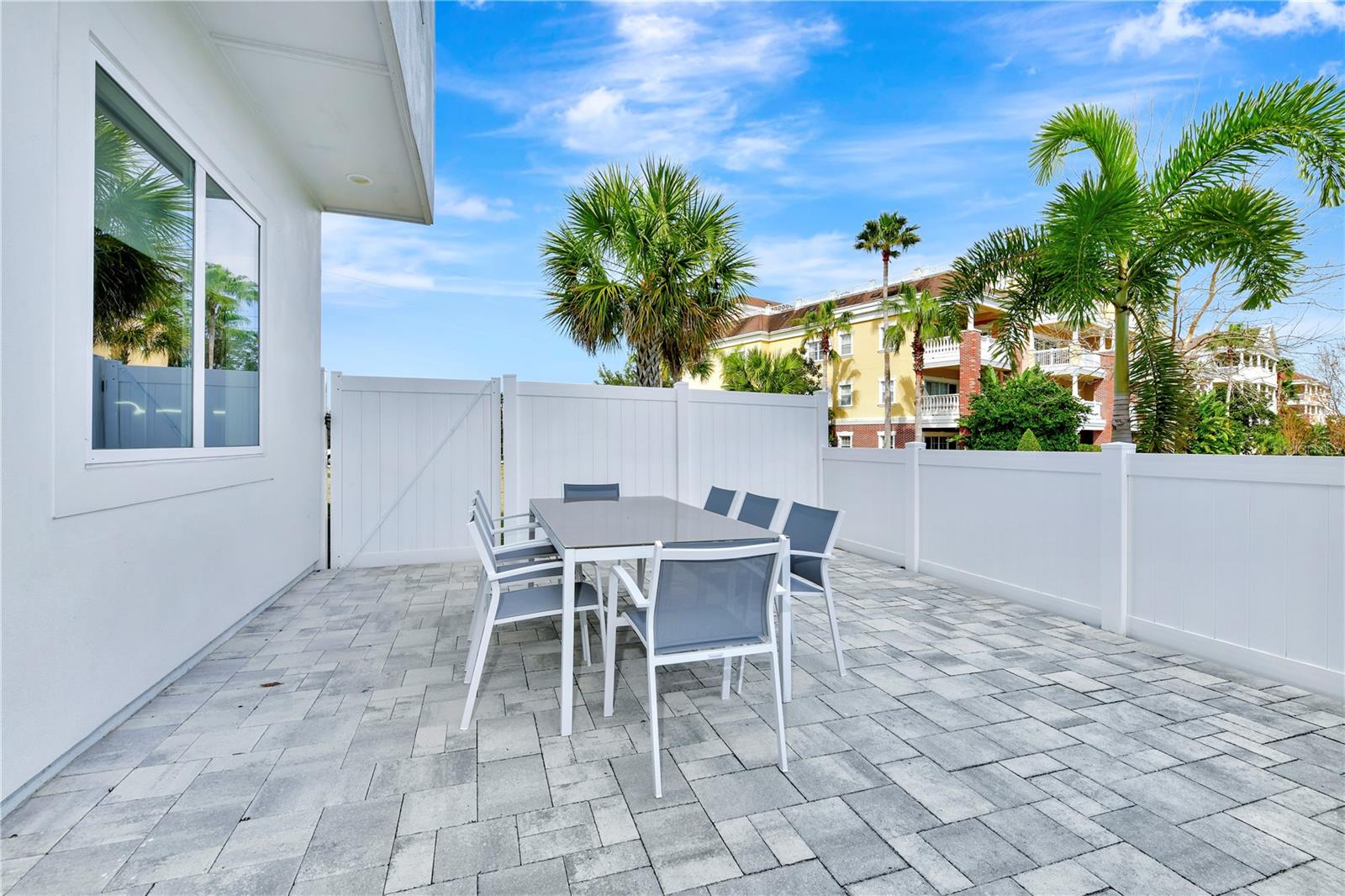 SPECTRUM AT REUNION CONDO PH 2A OR 5776/2995 UNIT - Residential Lease