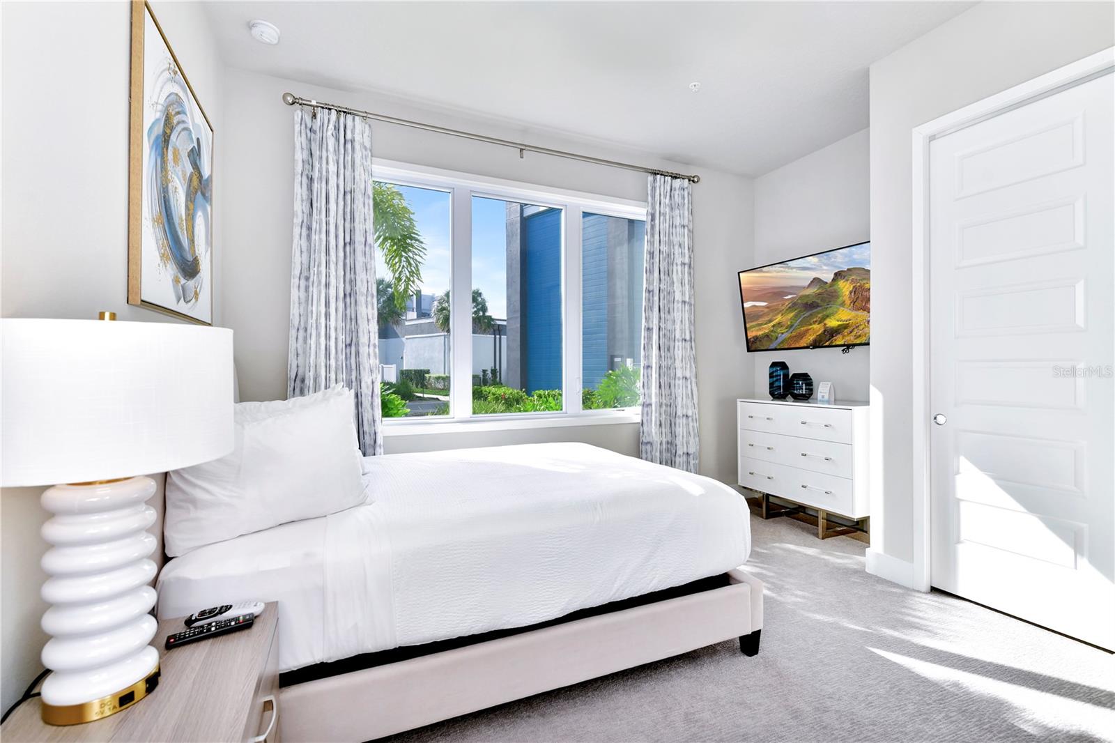 SPECTRUM AT REUNION CONDO PH 2A OR 5776/2995 UNIT - Residential Lease