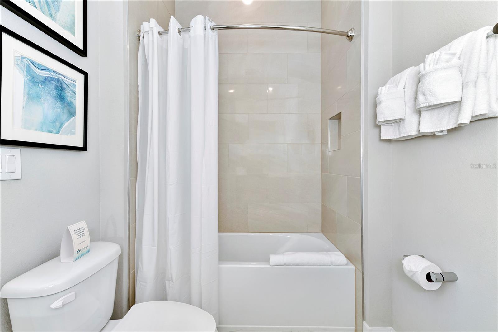 SPECTRUM AT REUNION CONDO PH 2A OR 5776/2995 UNIT - Residential Lease