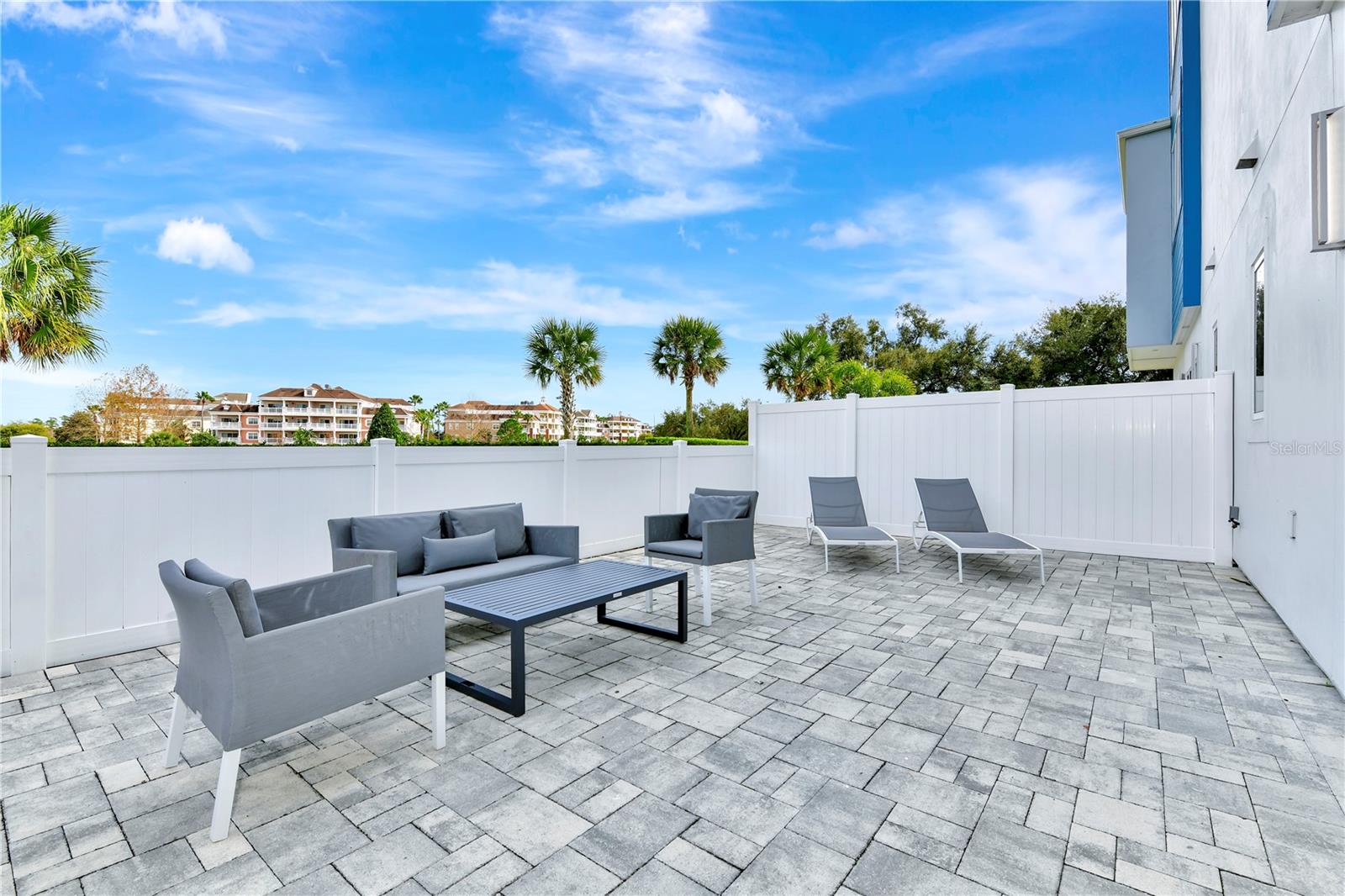 SPECTRUM AT REUNION CONDO PH 2A OR 5776/2995 UNIT - Residential Lease