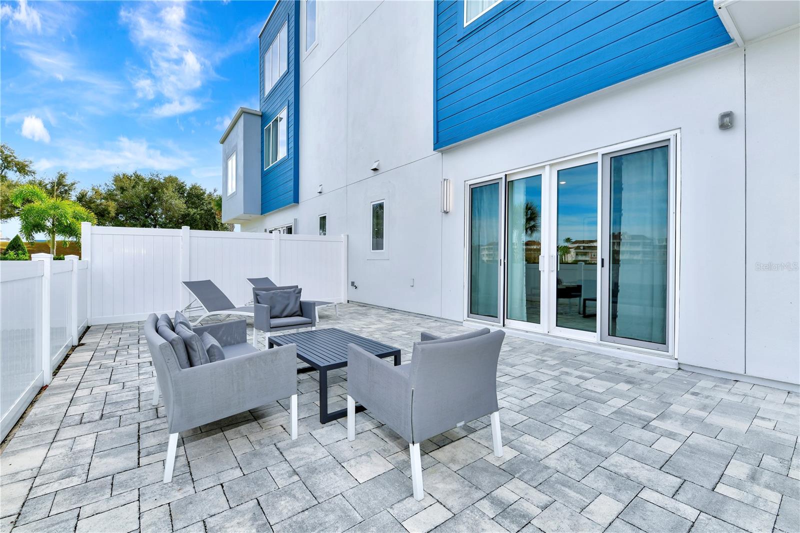 SPECTRUM AT REUNION CONDO PH 2A OR 5776/2995 UNIT - Residential Lease