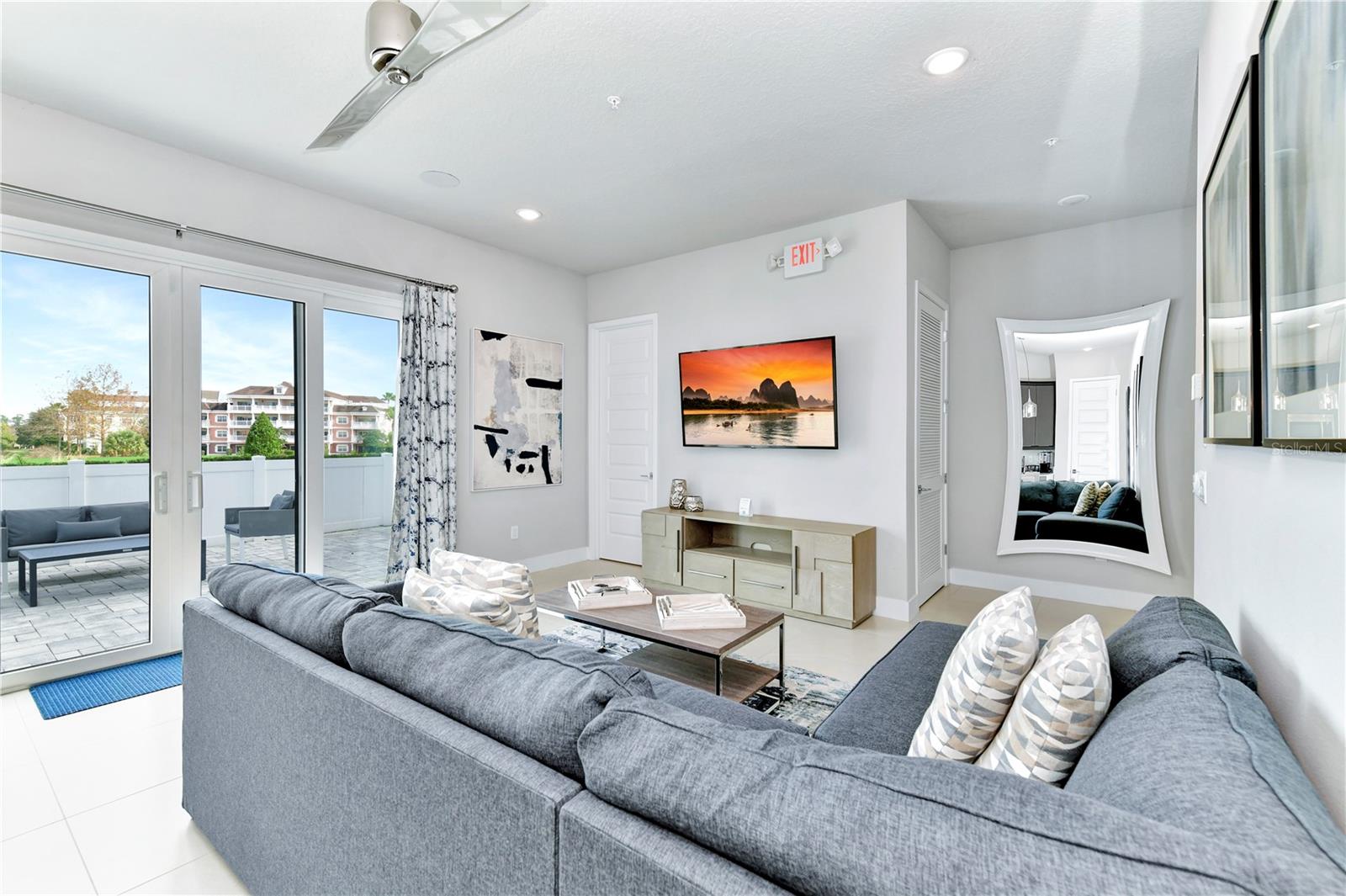 SPECTRUM AT REUNION CONDO PH 2A OR 5776/2995 UNIT - Residential Lease