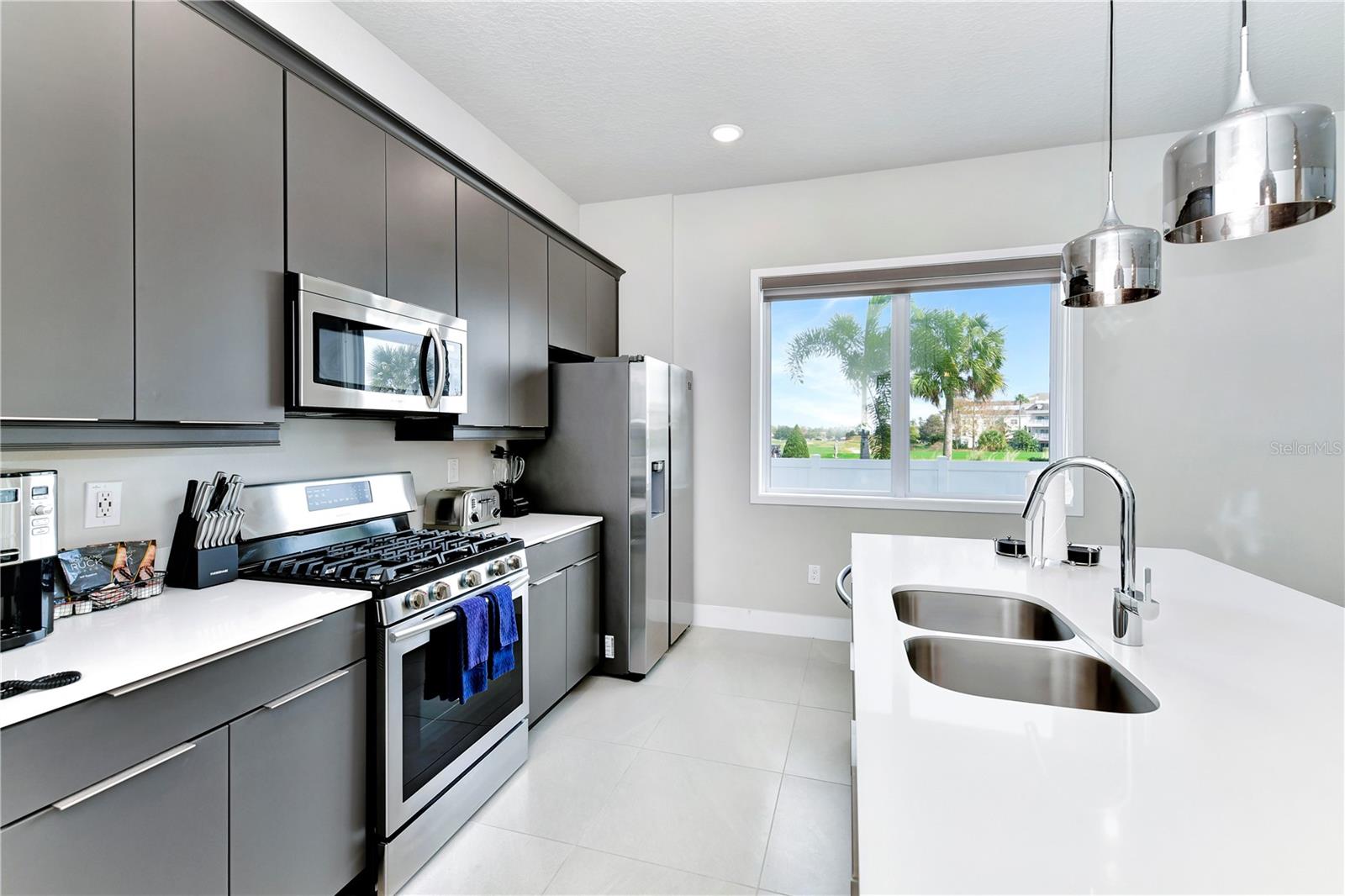 SPECTRUM AT REUNION CONDO PH 2A OR 5776/2995 UNIT - Residential Lease