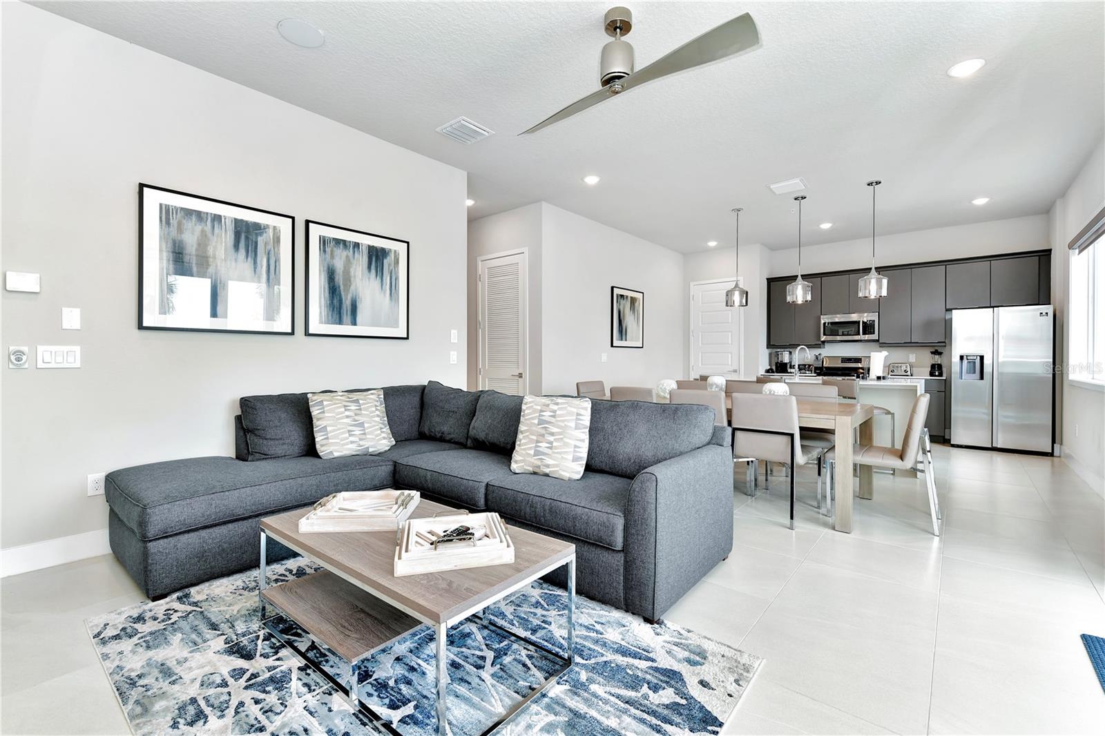 SPECTRUM AT REUNION CONDO PH 2A OR 5776/2995 UNIT - Residential Lease