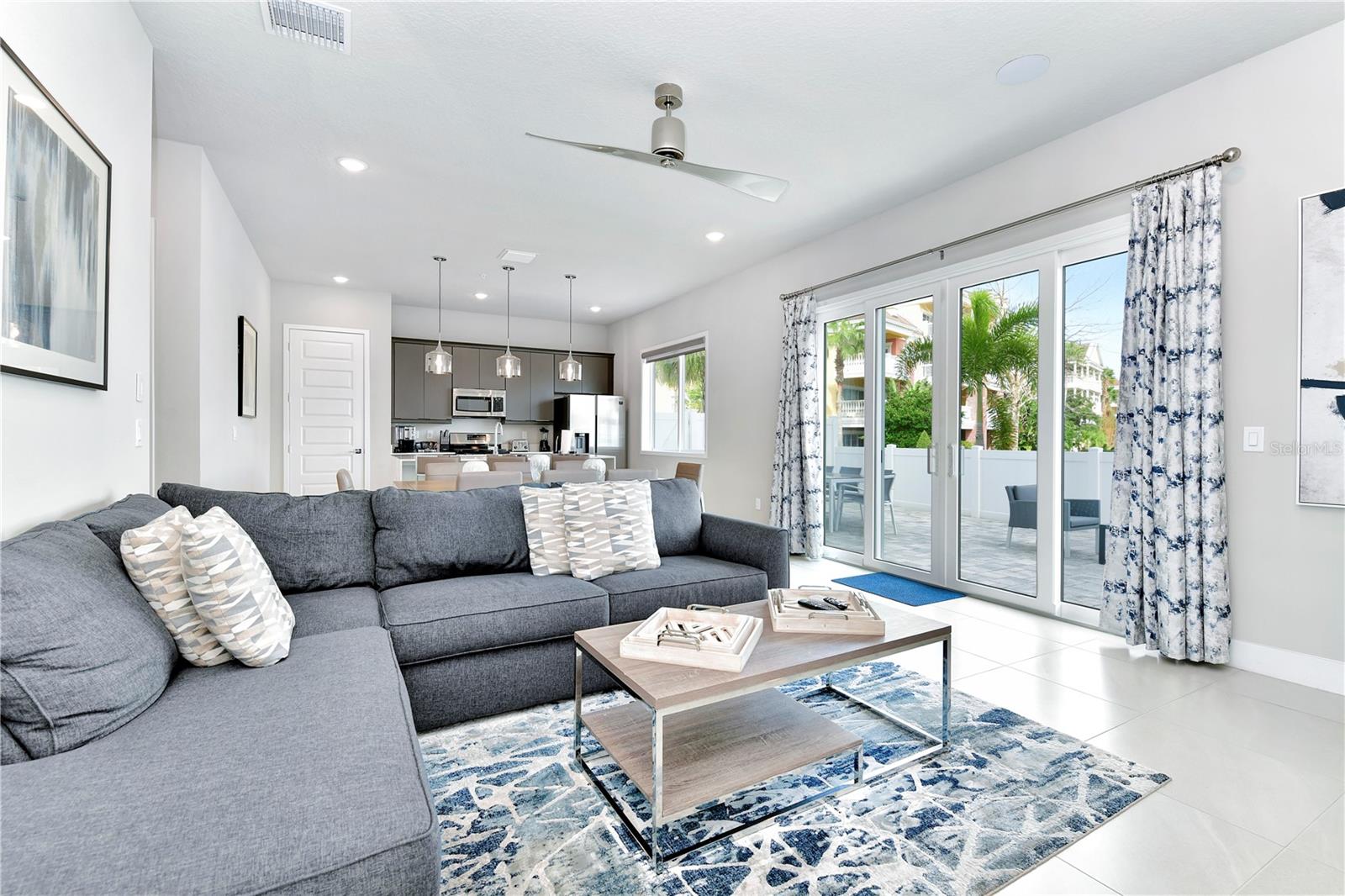 SPECTRUM AT REUNION CONDO PH 2A OR 5776/2995 UNIT - Residential Lease