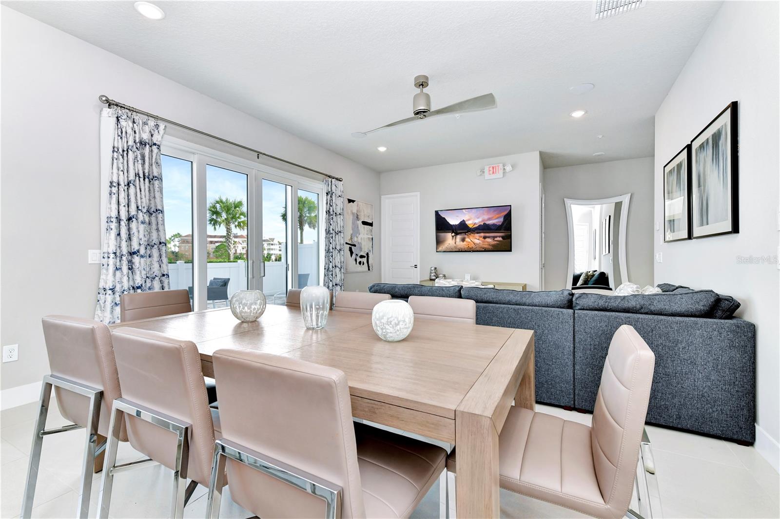 SPECTRUM AT REUNION CONDO PH 2A OR 5776/2995 UNIT - Residential Lease