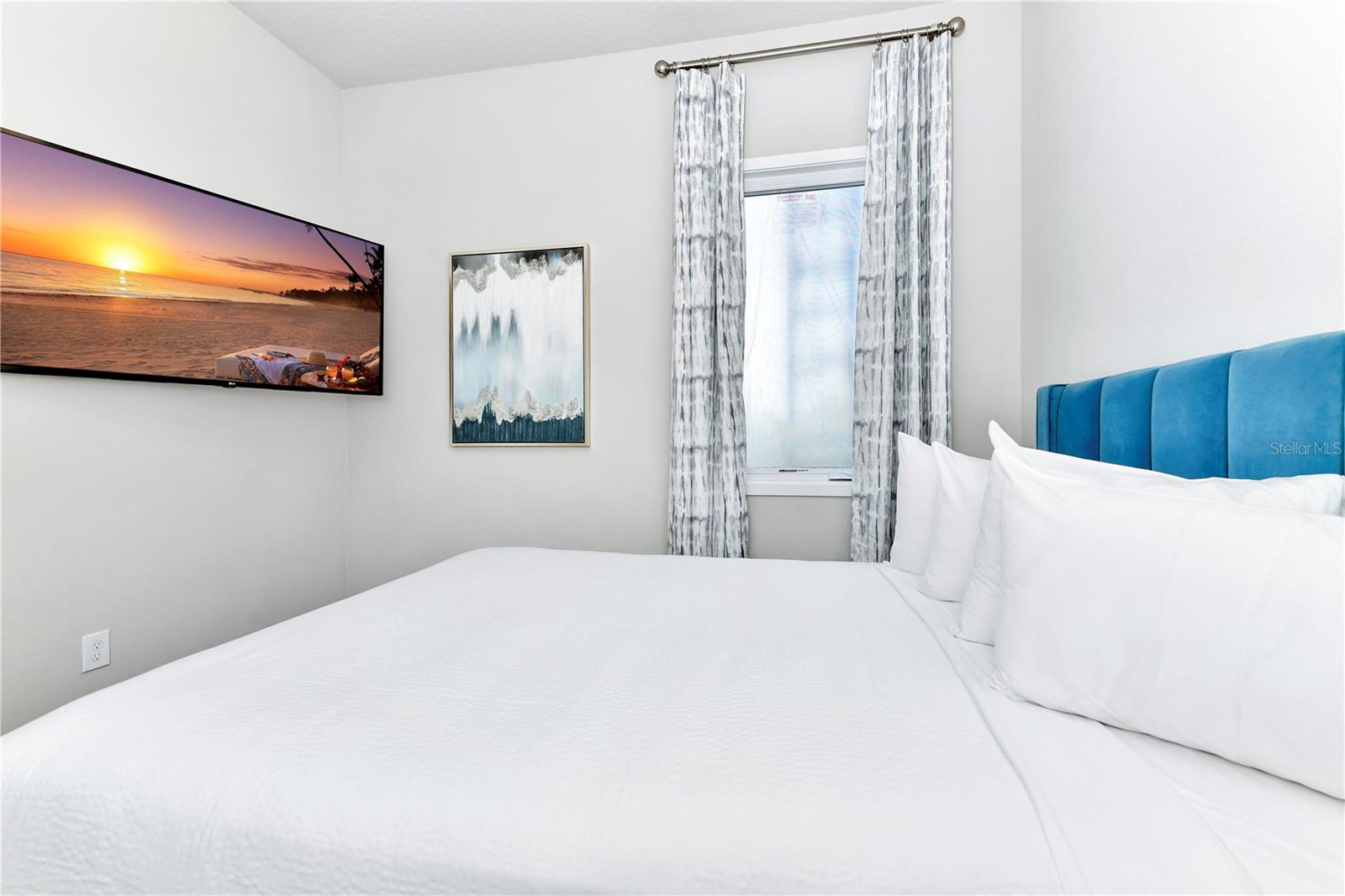 SPECTRUM AT REUNION CONDO PH 2A OR 5776/2995 UNIT - Residential Lease