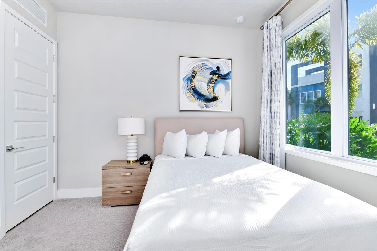 SPECTRUM AT REUNION CONDO PH 2A OR 5776/2995 UNIT - Residential Lease