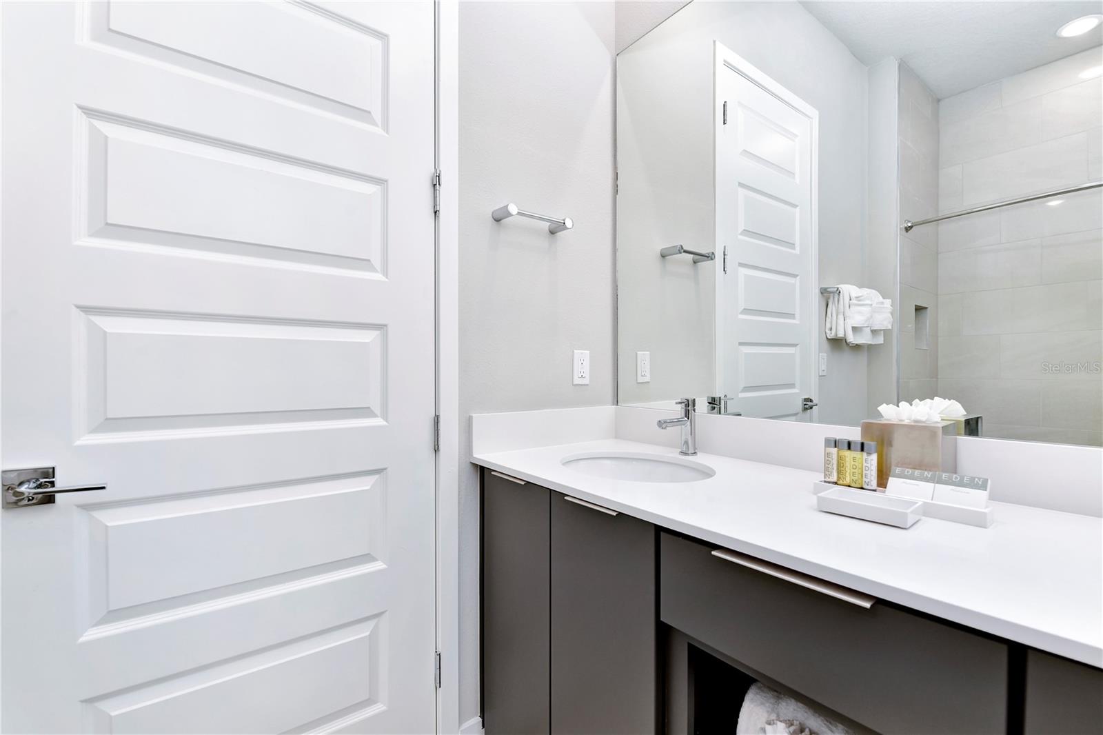 SPECTRUM AT REUNION CONDO PH 2A OR 5776/2995 UNIT - Residential Lease