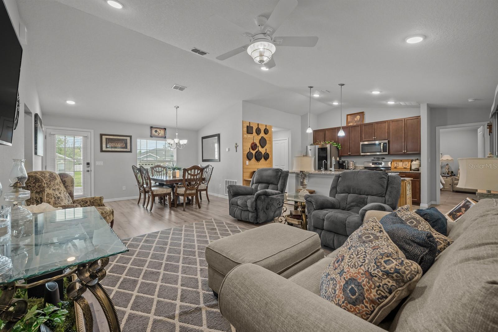 PINE LAKES - Residential