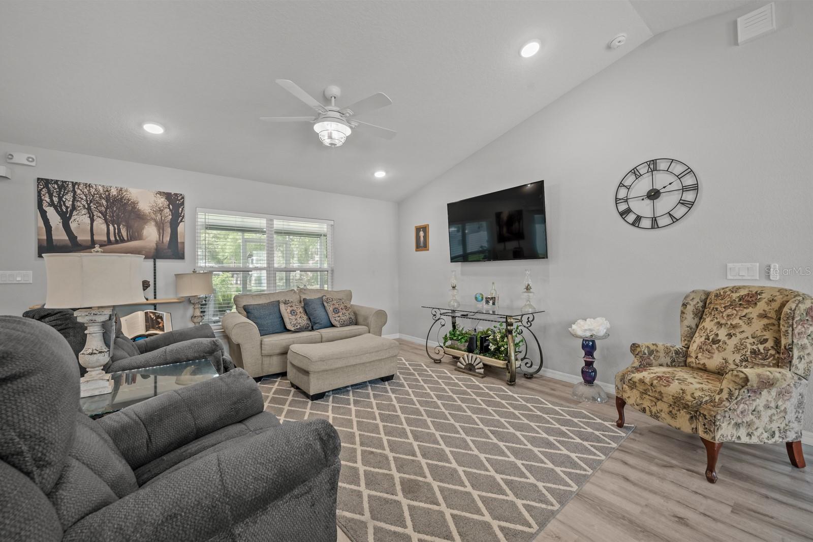 PINE LAKES - Residential