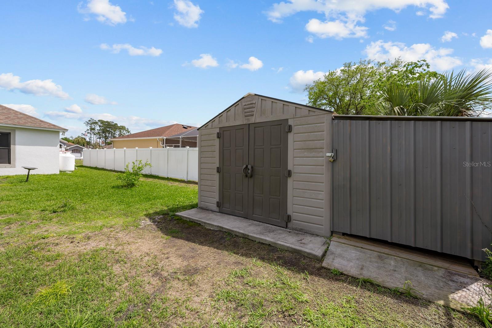 PINE LAKES - Residential