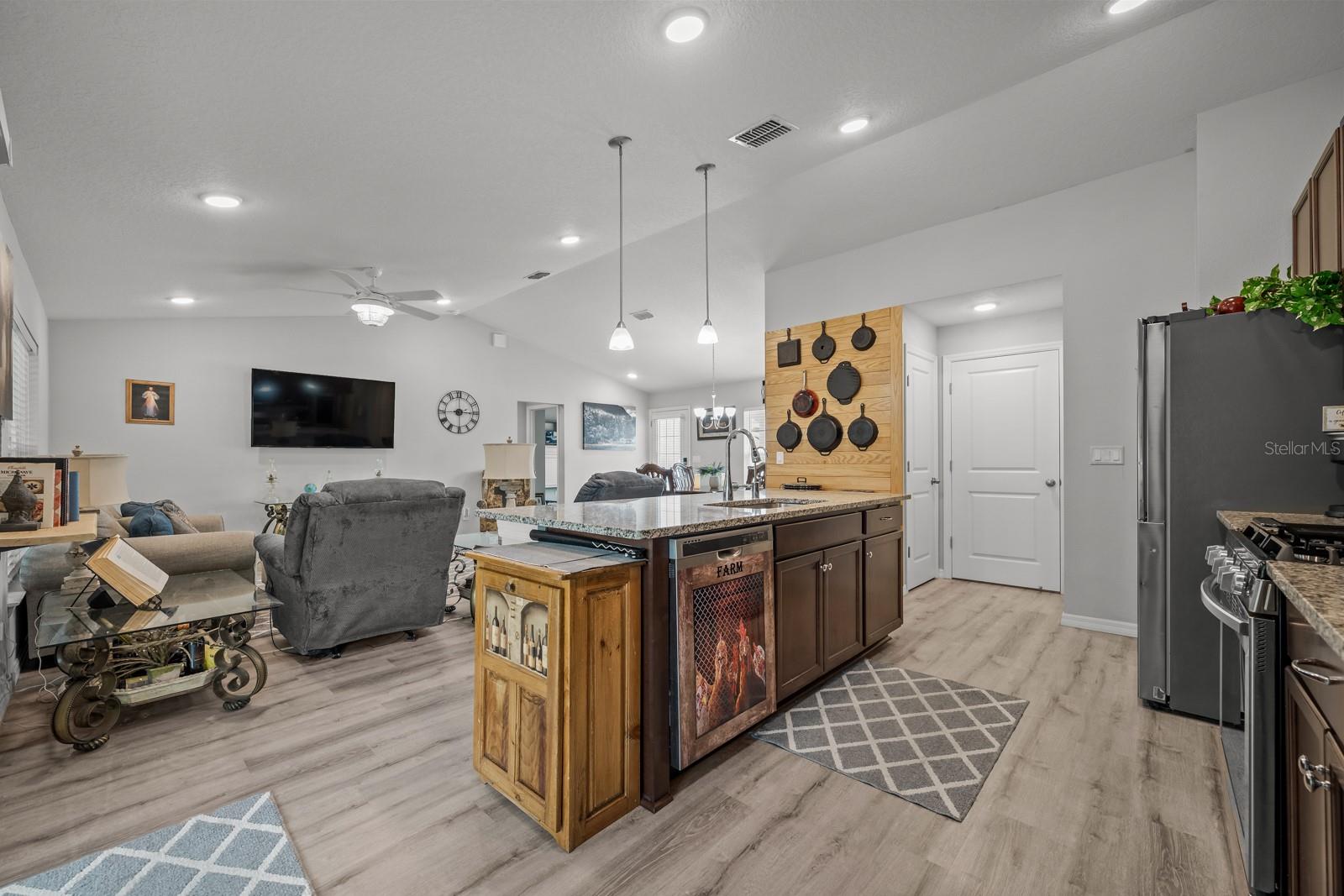 PINE LAKES - Residential