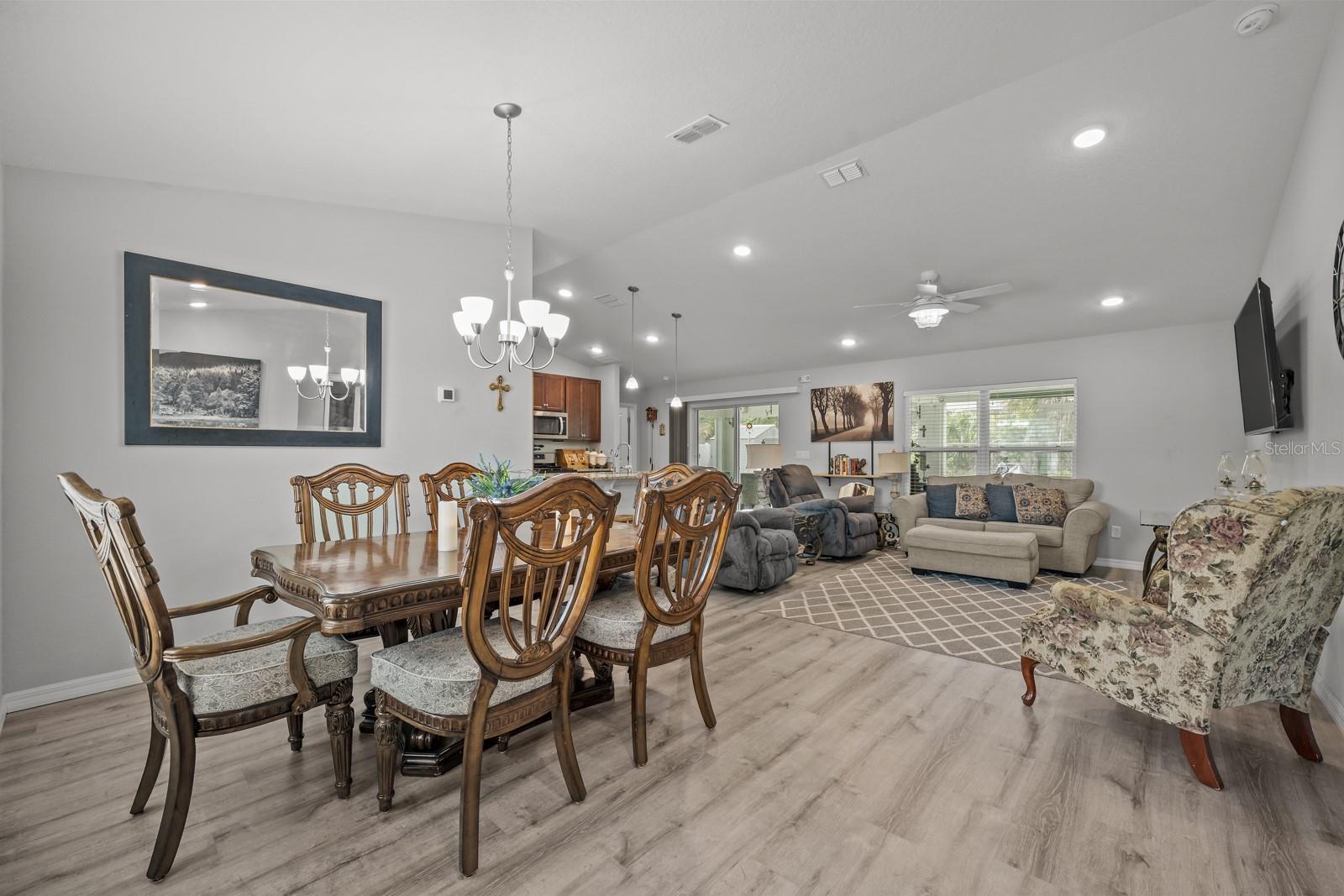 PINE LAKES - Residential