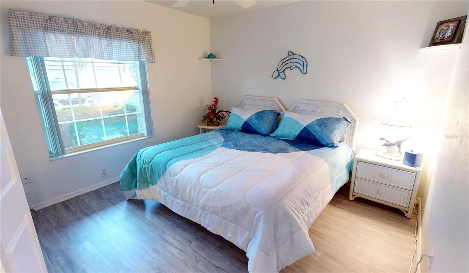 NORTH SHORE/KINGSWAY CONDOM - Residential