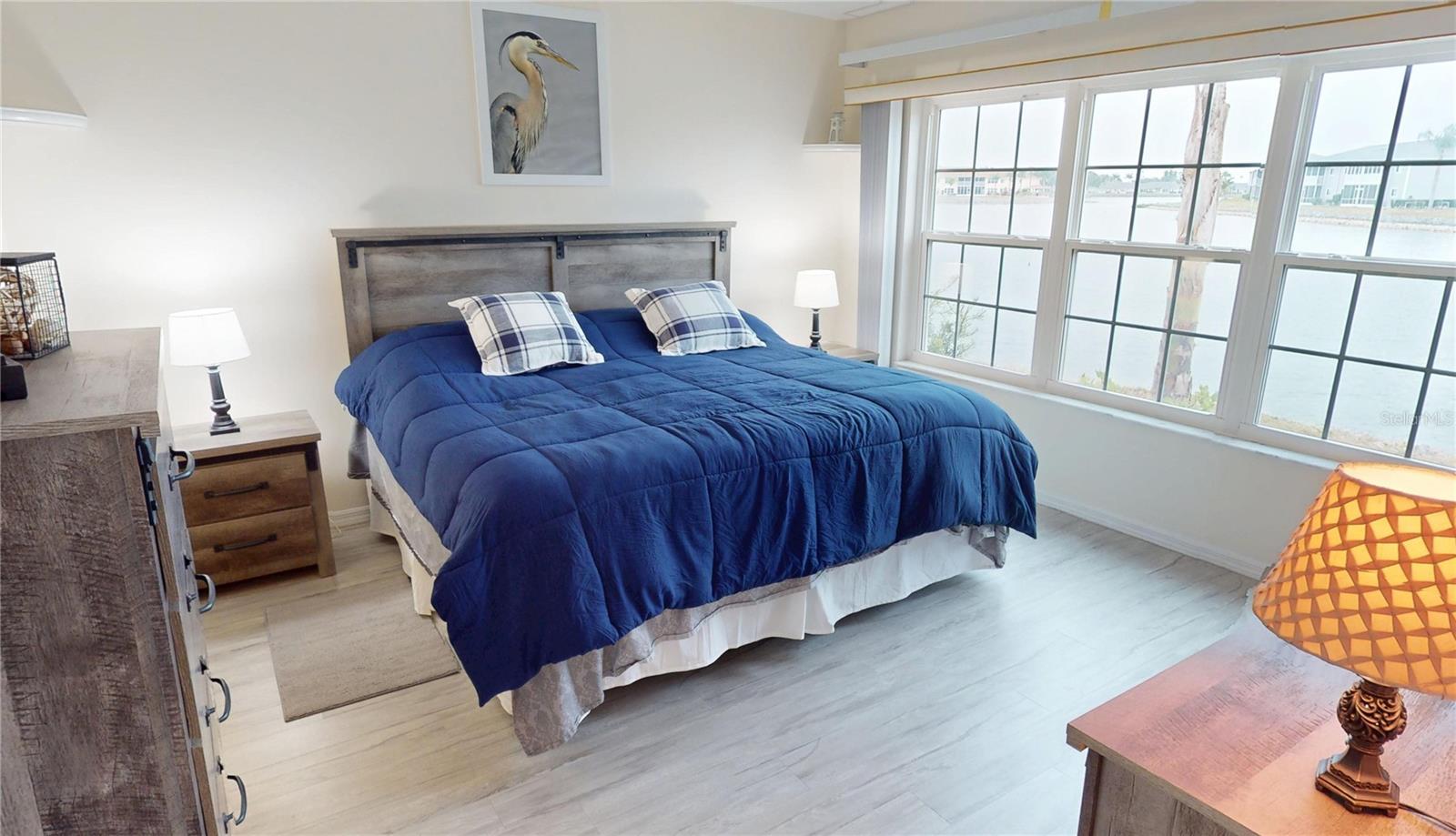 NORTH SHORE/KINGSWAY CONDOM - Residential