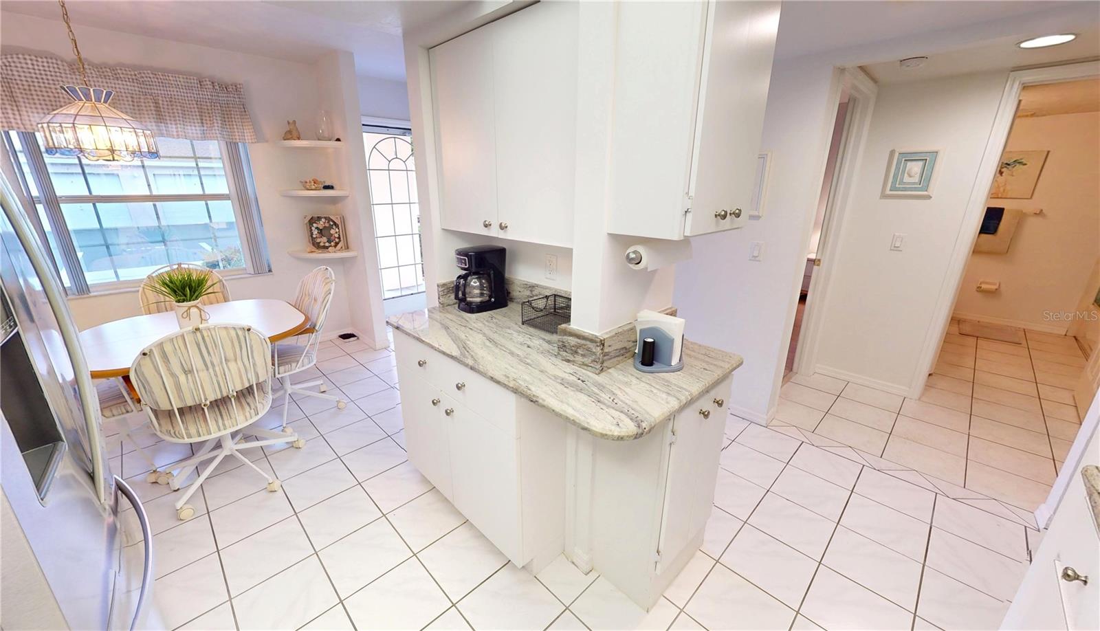 NORTH SHORE/KINGSWAY CONDOM - Residential