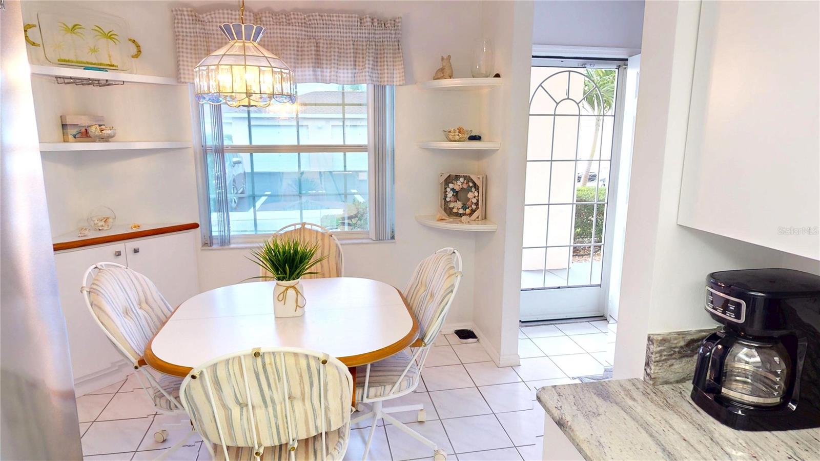 NORTH SHORE/KINGSWAY CONDOM - Residential